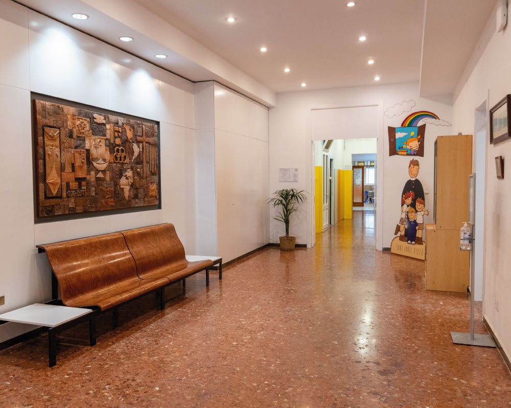 Qui-sóm_Instal._Acces-hall-i-recepcióII